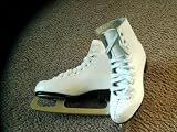 DR White Ice Figure Skates - Size 2 (youngster) __LIKE NEW