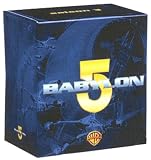 Revue Warner Home Vidéo  / Coffret Babylon 5 (6 VHS) - Intégrale Saison 1 : Tous ensemble / L'Attaque des Narns / Chasseur d'âme / Né dans le pourpre / L'Infection / Le Parlement ... le vaisseau fantôme / Héritages / Chrisalide
