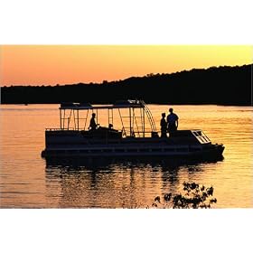 photographie A group of people on a barge at sunset on Lake Oachita - Arkansas est disperible en ...