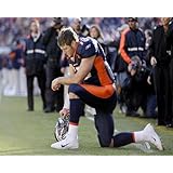 Tim Tebow - 2011 Denver Broncos NFL 8x10 Photo (kneeling)