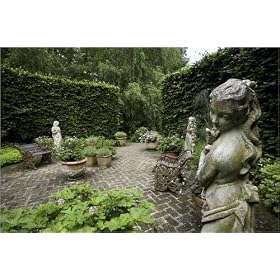 photographie Statues in Jardin du Pays d'Auge, near Cambremer, Pays d'Auge,plant nursery and publ...