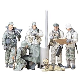 German Soldiers at Field Briefing Military Model Kit