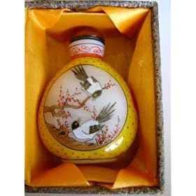 Chinese Enamel Glass Snuff Bottle : A Complete Understanding Between Two Minds