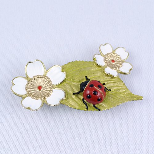 帯留 黄銅製 桜・さくら 二花一葉 天道虫・てんとう虫 (梅都工房作品) 帯留 黄銅製 桜・さくら 二花一葉 天道虫・てんとう虫 (梅都工房作品)