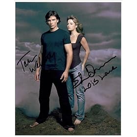  Tom Welling and Erica Durance in Smallville with both autographs