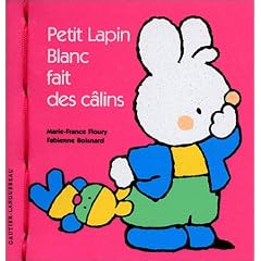Petit Lapin Blanc fait des c�lins