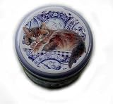 仔猫ブルー缶　円柱