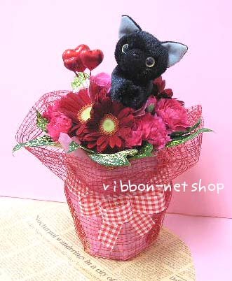 ●花束●【いっしょがいいね】マグネットマスコット黒猫と季節のお花のスタンディングブーケ(赤・ピンク系)FL-MD-013