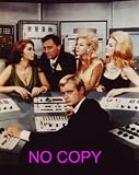 大きな写真、TV「0011ナポレオン・ソロ」本部での抜群のスナップ