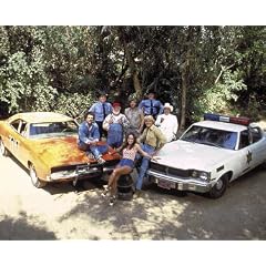 CATHERINE BACH AS DAISY DUKE, JAMES BEST AS SHERIFF ROSCO P. COLTRANE, SORRELL BOOKE AS JEFFERSON DAVIS "BOSS" HOGG, RICK HURST AS DEPUTY CLETUS HOGG, DENVER PYLE AS UNCLE JESSE DUKE, JOHN SCHNEIDER AS BO DUKE, TOM WOPAT AS LUKE DUKE FROM THE DUKES OF HAZZARD #1 - IN FARBE - Filmfoto - (Poster) PLAKATE - 25x20" (60x50cm)