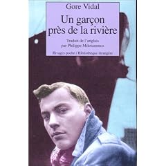 Un gar�on pr�s de la rivi�re