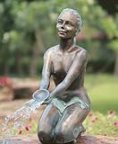 Eigenschaften Galerie diValore  / Skulptur - Chiara - Hochwertige Gartenskulptur - wasserspeiend, Skulptur ohne Pumpe, zu beziehen über Fachhandel - des Künstlers Miriani