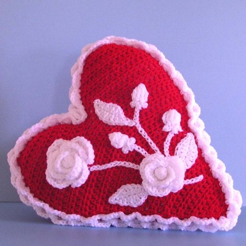 Hearts and Flowers Pillow - a Crochet Pattern By Sue Pendleton