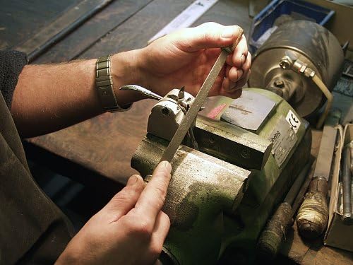 THREE SWORDS • Eyelash curler, nickel plated shiny • basic-standard quality