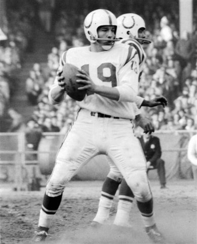 JOHNNY UNITAS BALTIMORE COLTS 8X10 SPORTS ACTION PHOTO (6)