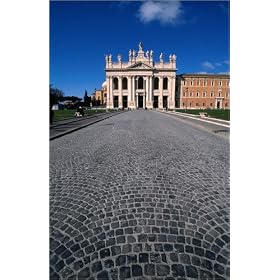 photographie Cobbled road leading up to Basilica Giovanni in Laterano. est disperible en (L x H):...