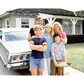 OLIVIA D'ABO AS KAREN ARNOLD, JASON HERVEY AS WAYNE ARNOLD, DAN LAURIA AS JACK ARNOLD, ALLEY MILLS AS NORMA ARNOLD, FRED SAVAGE AS KEVIN ARNOLD FROM THE WONDER YEARS #2 - IN FARBE - Filmfoto - (Poster) PLAKATE - 25x20" (60x50cm)