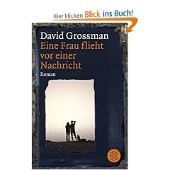 Eine Frau flieht vor einer Nachricht