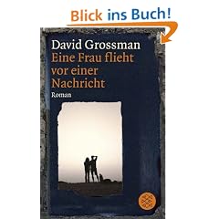 Eine Frau flieht vor einer Nachricht
