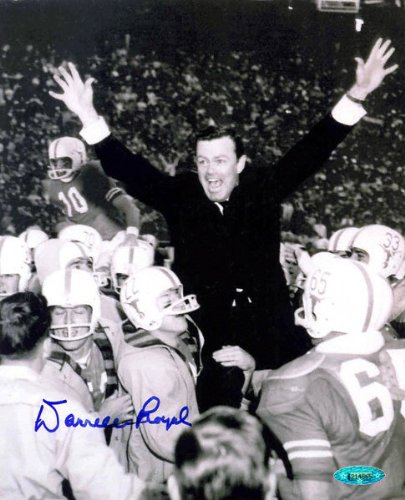 Darrell Royal Texas Longhorns Autographed B/W 8×10 Photograph