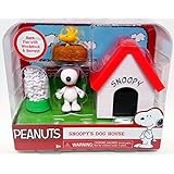 Peanuts Snoopy's Dog House w Woodstock 2015 Figures