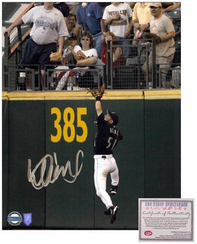 Ichiro Suzuki Seattle Mariners - Wall Catch - Autographed 8x10 Photograph