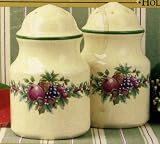 Review  176-025-00 / Pfaltzgraff Holly Joy Salt & Pepper Set - Christmas