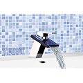 Elegante moderne Badezimmer Wasserfall Armatur mit blauem Glas