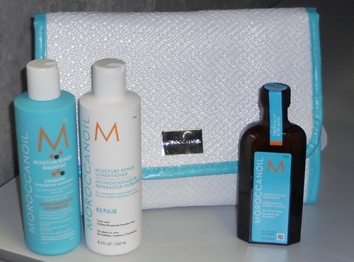  Moroccanoil Gift Set (Treatment 4.23 Oz, Moisture Shampoo 8.5 Oz and Moisture Conditioner 8.5 Oz) 