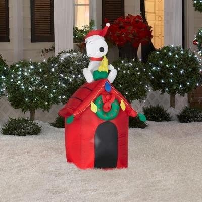 CHRISTMAS DECORATION YARD LAWN GARDEN INFLATABLE PEANUTS SNOOPY & WOODSTOCK SITTING ON A DOGHOUSE WITH WREATH 4'' TALL