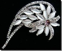 White and Silver Crystals Flower Pin B1R23