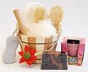 Wellnessgeschenke Set VANILLE ENTSPANNUNG mit Massagestab und Duftkerze Nagelbürste Peelingkissen Vanille Creme Seife als Geschenk zum Geburtstag