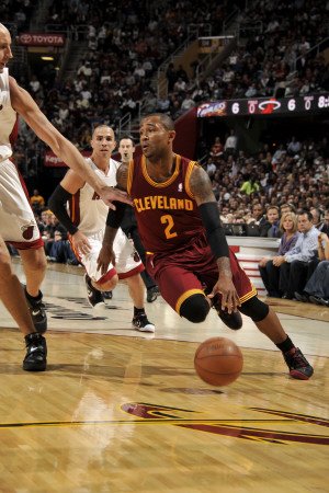 Miami Heat v Cleveland Cavaliers: Mo Williams and Zydrunas Ilgauskas Photographic Poster Print by David Liam Kyle, 28x42