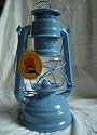 Original Feuerhand Sturmlaterne - pastellblau - Petroleumlampe Suprax Glas