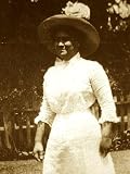 THE KAHUNA WOMAN OF MOLOKAI