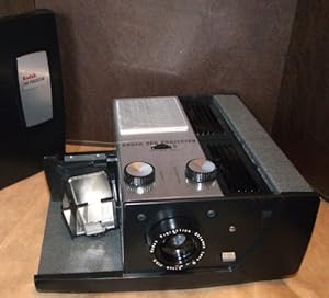 Kodak 500 Slide Projector 35mm Built In Stack Loader Portable
