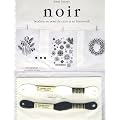 Noir : broderie au point de croix et en blackwork