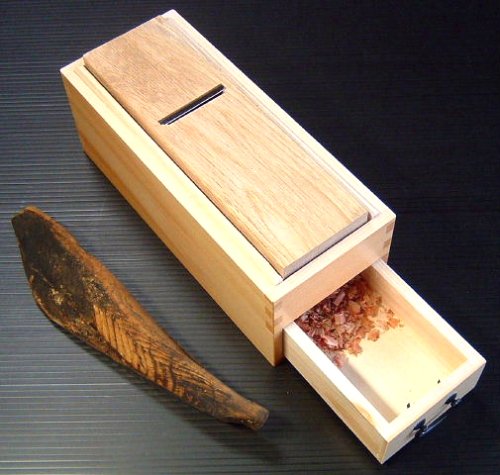 Cover image : 木曽工芸 木曽檜鰹節削り器