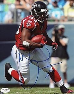 Autographed Michael Turner Photo - 8x10 #f71123 - JSA Certified - Autographed NFL Photos