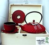 Zoom Produkt-Bild: teeblume - Gusseisen Teekannen Set Kambin 0,8 Liter, Untersetzer, 2 Cups, japanisch-rot