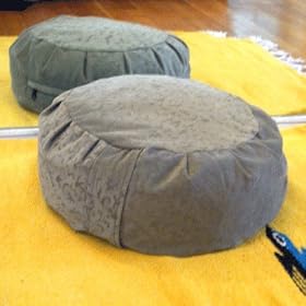 Buckwheat Hull Round Zafu with Removable Cover – in your choice of colors