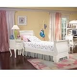 Cheri Sleigh Bedroom Set (Full) by American Woodcrafters Review