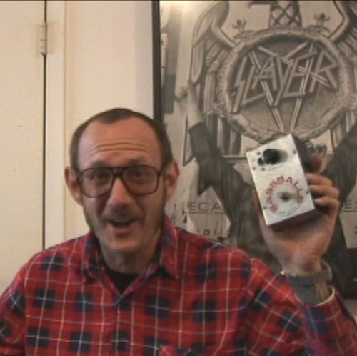 FUZZ: THE SOUND THAT REVOLUTIONIZED THE WORLD(ファズ:世界を変えた音)(初回限定1000部) [DVD+BOOK]