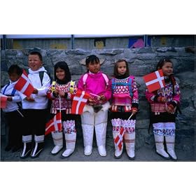 photographie Children ready for the first day of school in colourful national dress. est disperib...