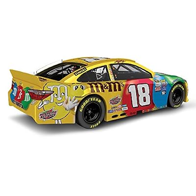 Lionel Racing Kyle Busch #18 M&M's 2016 Toyota Camry NASCAR Diecast Car (1:24 Scale)
