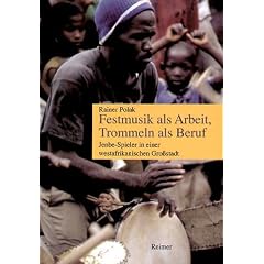 Festmusik als Arbeit, Trommeln als Beruf. Jenbe-Spieler in einer westafrikanischen Gro�stadt