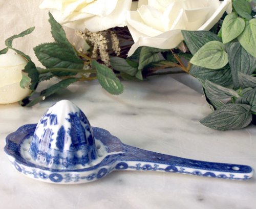 BLUE WILLOW FANCY PORCELAIN LEMON JUICER