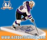 LUC ROBITAILLE Los Angeles Kings SIGNED McFarlane SP