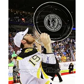  Tyler Seguin - holding the 2011 Stanley Cup Trophy - NHL 8x10 Photo (Boston Bruins)