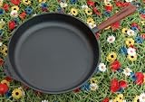 Servierpfanne Gusseisen Pfanne 28 cm mit hohem Rand Holzgriff Skeppshult